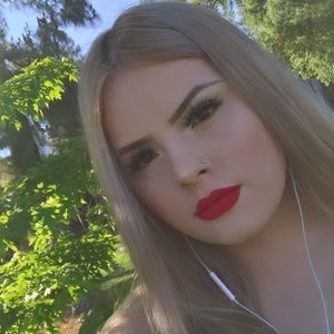 Meet your Posher, Alejandra